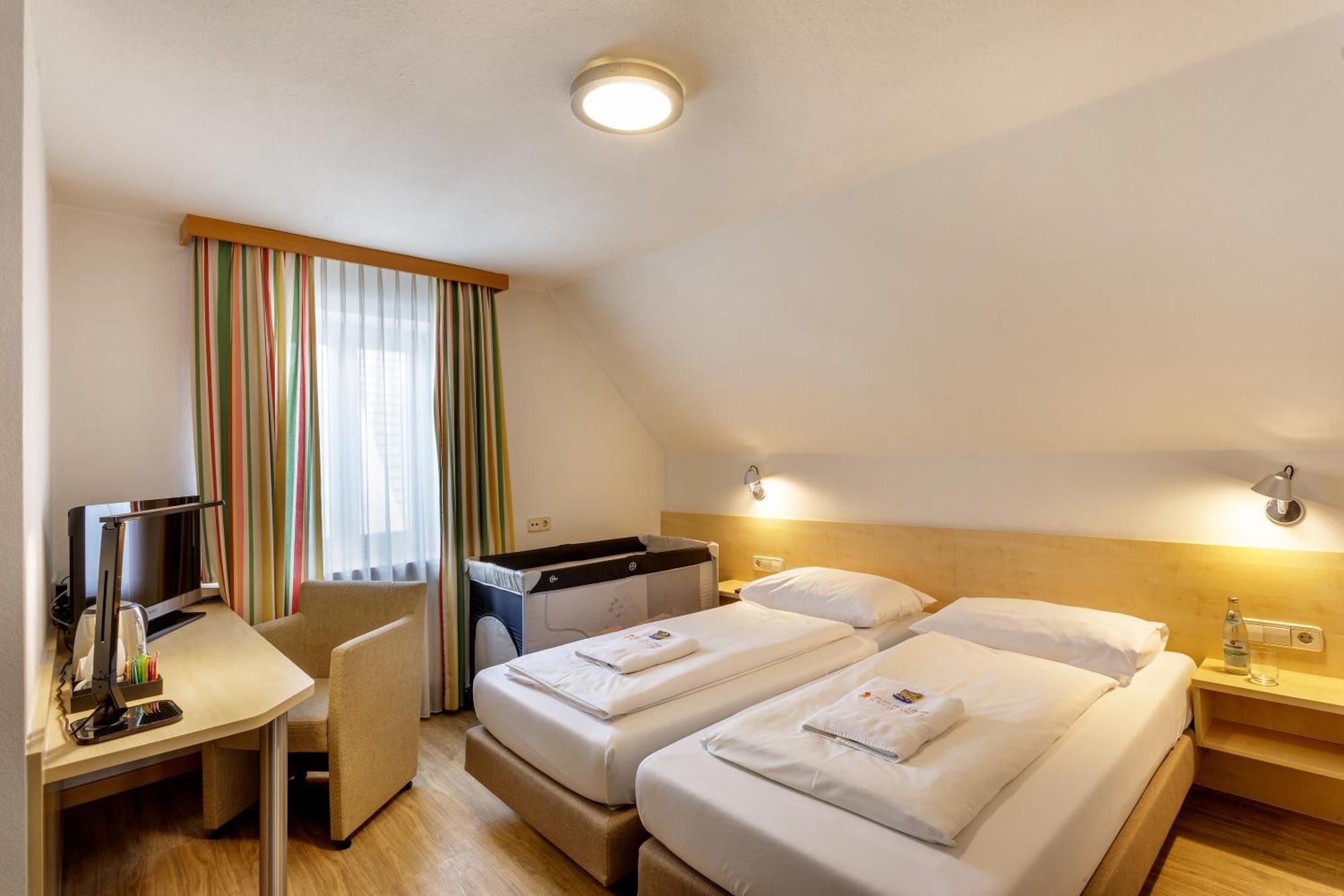 Hotel Zum Loewen Weißenhorn 외부 사진