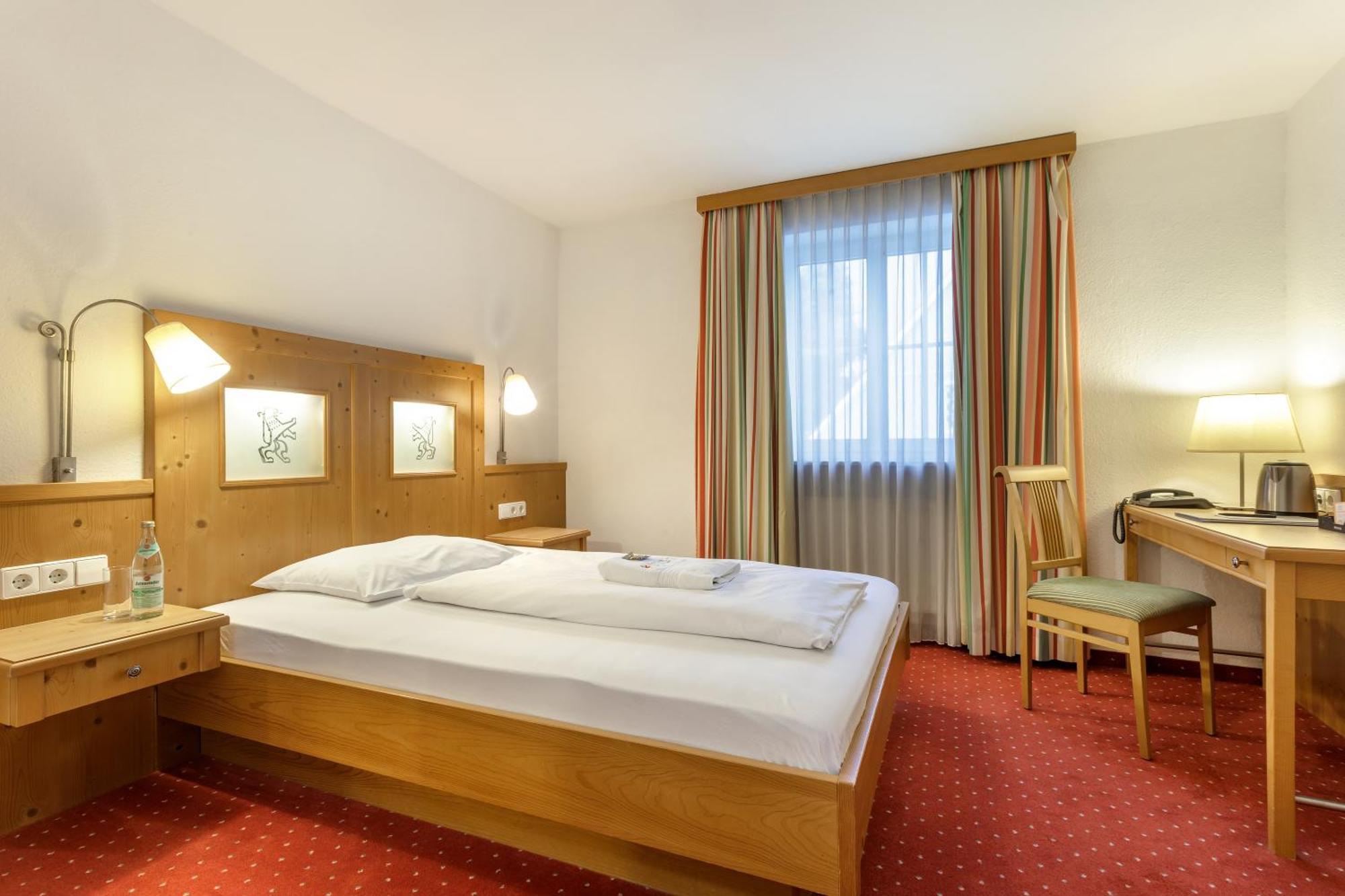 Hotel Zum Loewen Weißenhorn 외부 사진