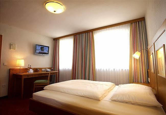 Hotel Zum Loewen Weißenhorn 외부 사진
